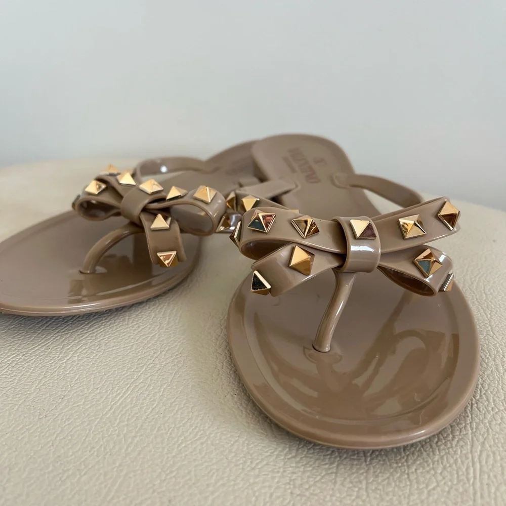 Valentino Garavani Rockstud Jelly Thong Flat Sandal’s Women’s Size 40 - Picture 2 of 11
